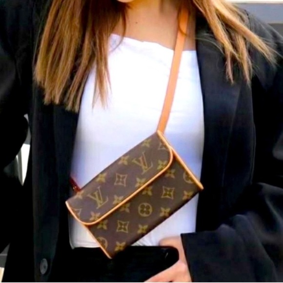 Louis Vuitton Monogram Pochette Florentine - Picture 11 of 11